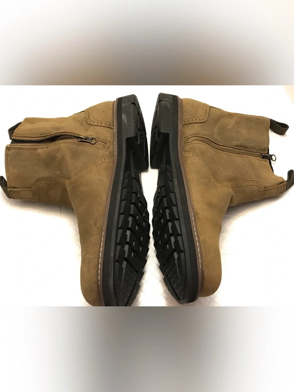 Timberland Men's Chukka Boots in Olive Green Suede